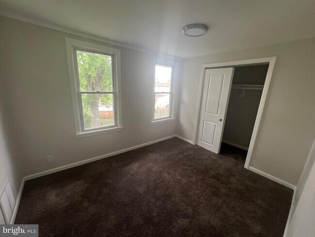 Building Photo - 174 Krumm Ave