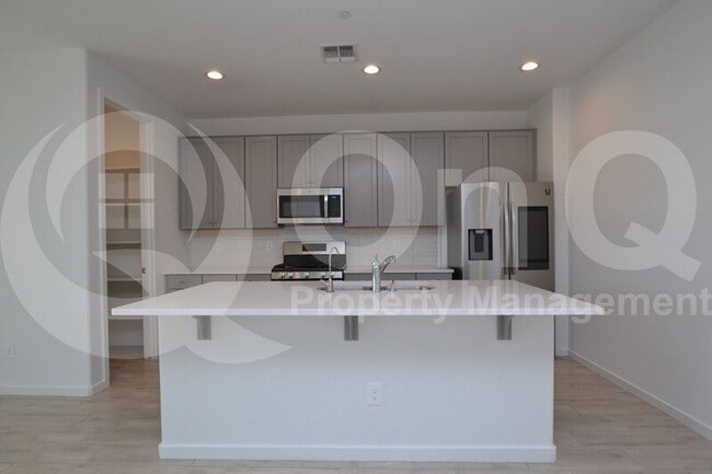 Building Photo - 13319 W Red Range Way