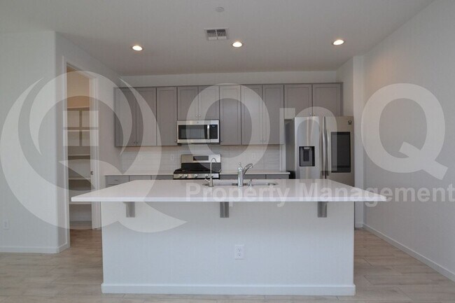 Foto del edificio - 13319 W Red Range Way