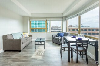 1 BR, 1 BA - 650 SF - 400 Maynard
