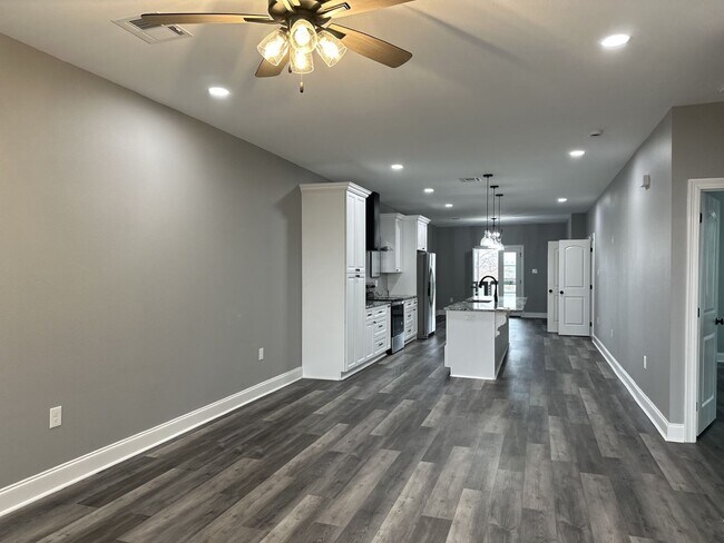 Foto del edificio - 142 Lakeview Dr
