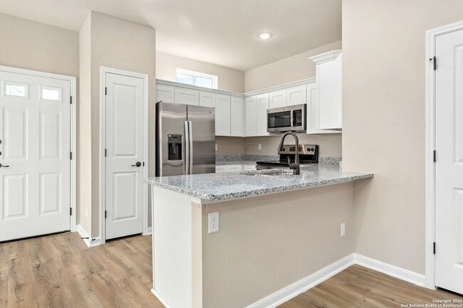 Building Photo - 814 Soria Pl