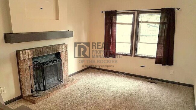 Building Photo - 1599 Wellington Ct