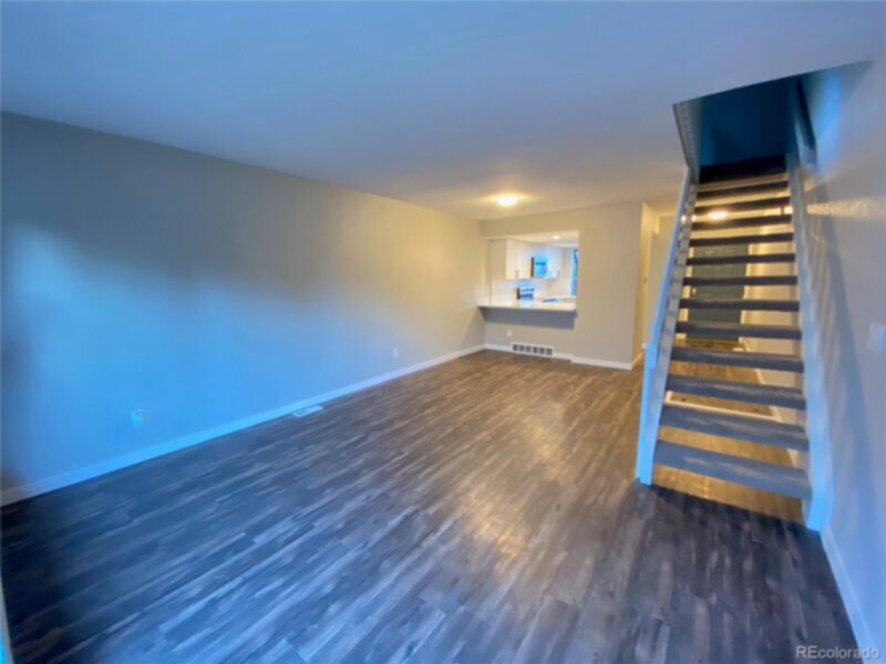 Foto principal - Charming 2-Bedroom Townhome in the America...