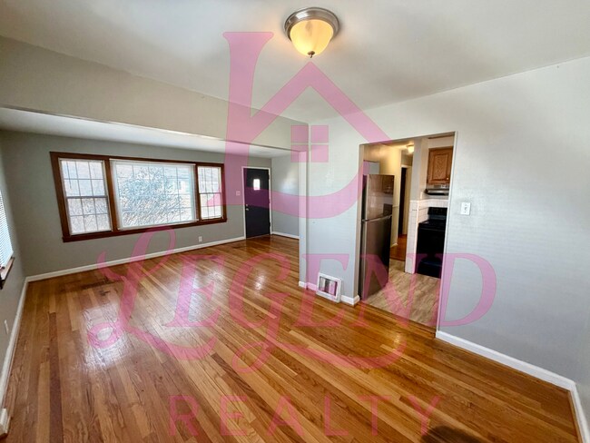 Foto del edificio - 3BR Home for Rent | Hardwood Floors | Garage