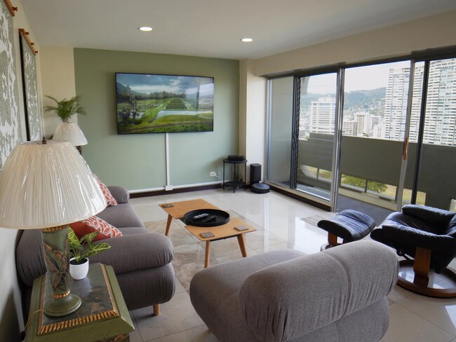 Building Photo - 2085 Ala Wai Blvd