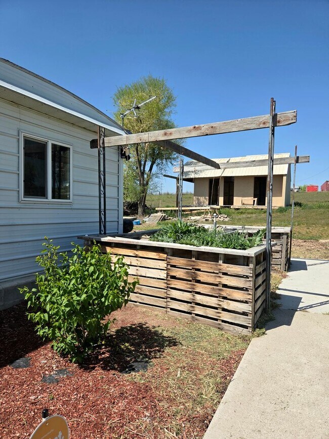 Foto del edificio - 3 Bed, 1.5 Bath Country-Home on 5 Acres