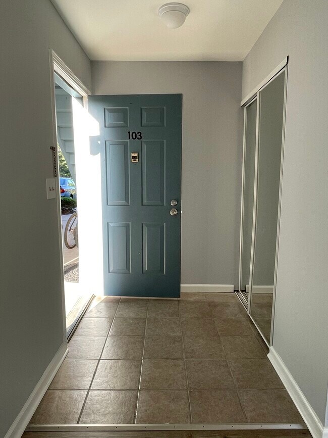 20 Delar Pky Unit 103, Franklin Park, NJ 08823 Condo for Rent in