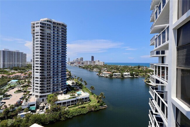 Foto del edificio - 20515 E Country Club Dr
