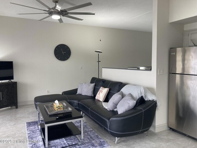 Building Photo - 1 Riverpointe Plaza