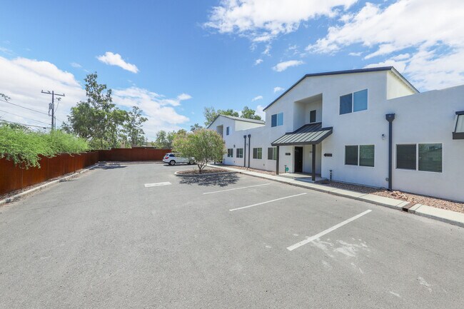 Building Photo - 3732 E Mercedes Ct