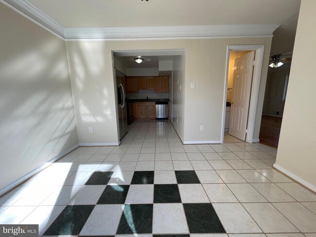 Building Photo - 3819 Redondo Pl
