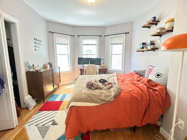 Foto del edificio - 83 Newbury St
