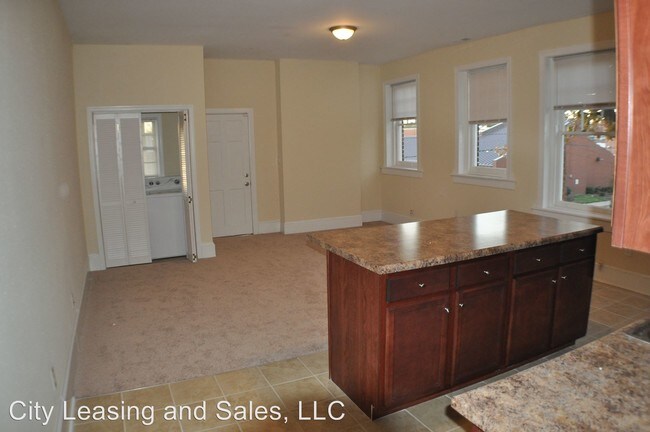 Building Photo - 2818 Barton Ave