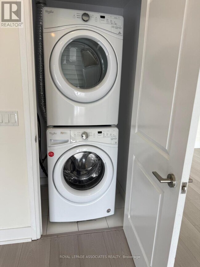 Photo du bâtiment - 9560 Markham Rd