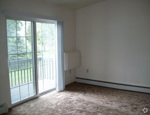 Living Room - LAKESHORE PARK APARTMENTS