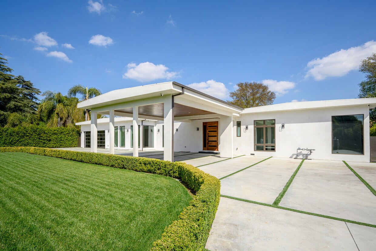 Foto principal - 8422 White Oak Ave