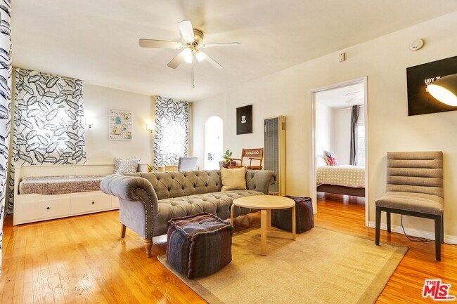 Foto del edificio - 838 N Sycamore Ave