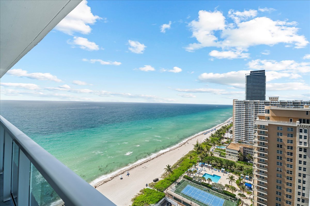 La Mer Condo - La Mer Condo