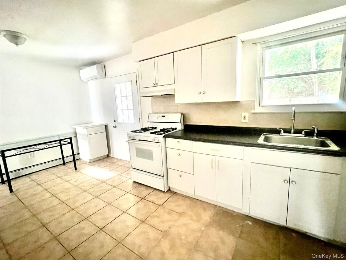 Foto principal - 92 Sheffield Dr