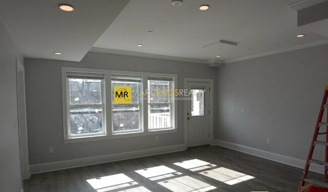 Building Photo - 140 Kenrick St