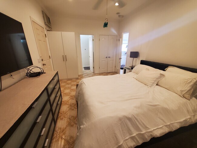 Foto del edificio - 808 N Orange Grove Ave