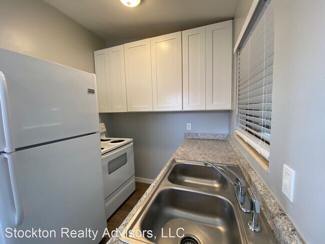 Building Photo - 2 br, 1 bath House - 410 E. Cornelius