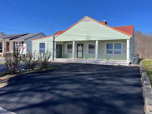 Building Photo - 435 Roan St