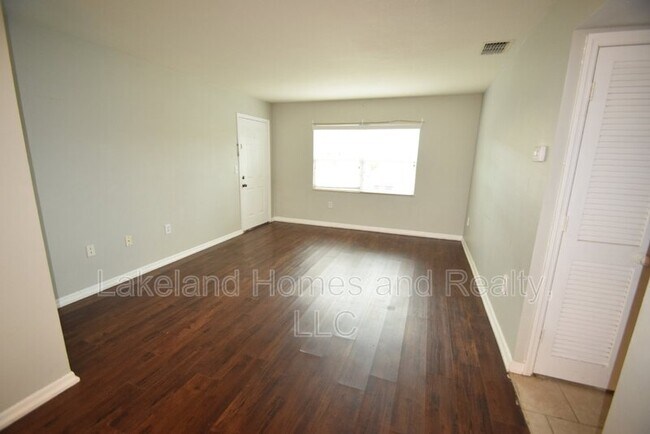 Foto del edificio - 1920 E Edgewood Dr
