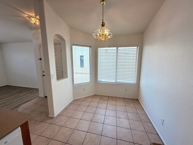 Building Photo - 602 N 166th Ln