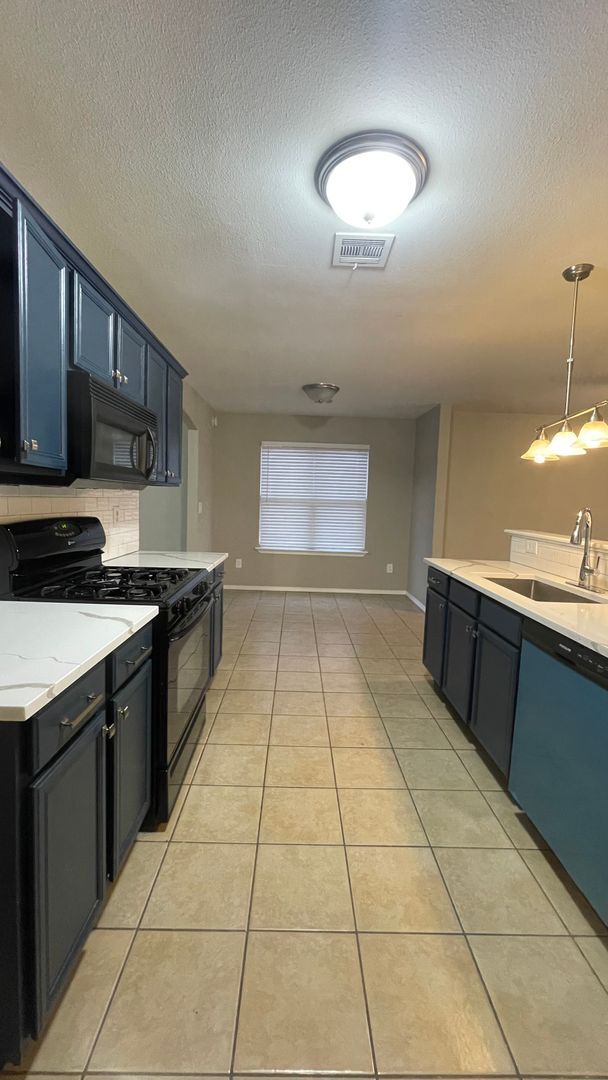 Foto del edificio - Remodeled BA Home- 3BD 2BA w/ Fireplace
