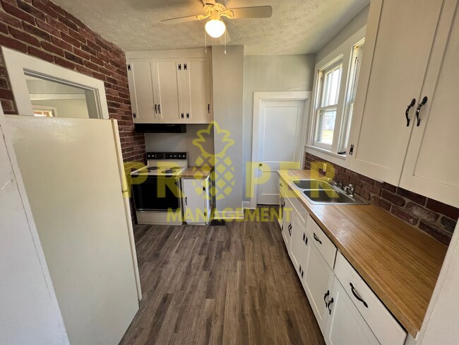 Building Photo - 55 Sandhurst Dr