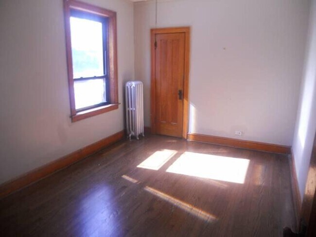 Building Photo - 2901 N Talman Ave