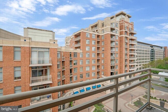 Foto del edificio - 3650 S Glebe Rd