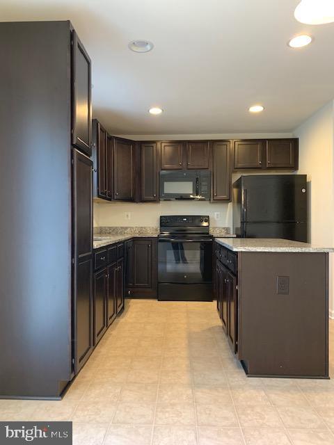 Foto del edificio - 23193 Westwood Ct