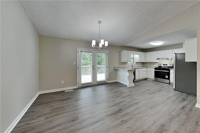 Building Photo - 82 Fox Ridge Ct