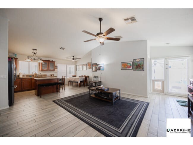 Building Photo - Exceptional 3/2 Phoenix House- Spacious 3 Bed Retreat!