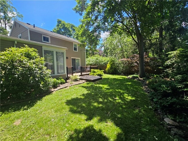 Building Photo - 50 Greenview Dr