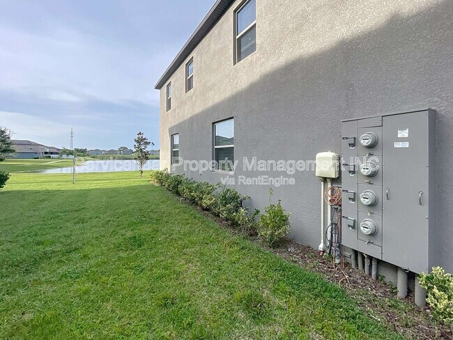 Building Photo - 734 Royal Empress Dr