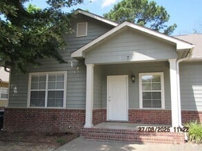 Building Photo - 1410 Robins St