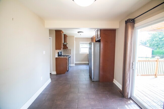 Photo du bâtiment - Cute 2 Bdrm * St Thomas * For Rent * Garage * Yard - AVAILABLE June 1