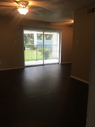 Foto del edificio - 3353 Lombardy Ln