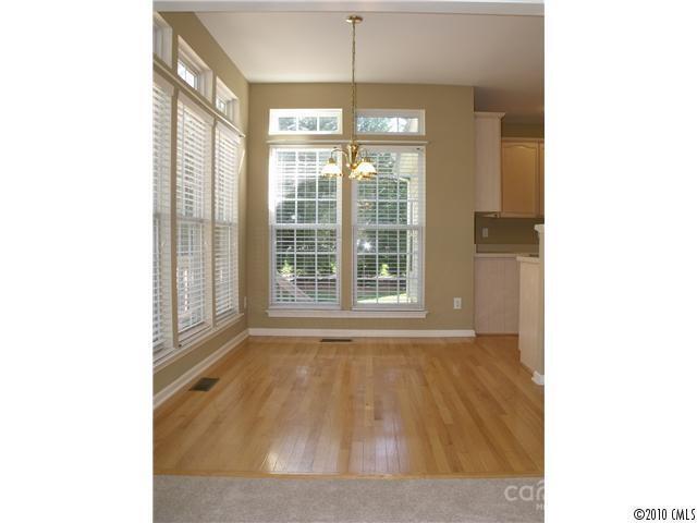 Building Photo - 1045 Muirfield Dr