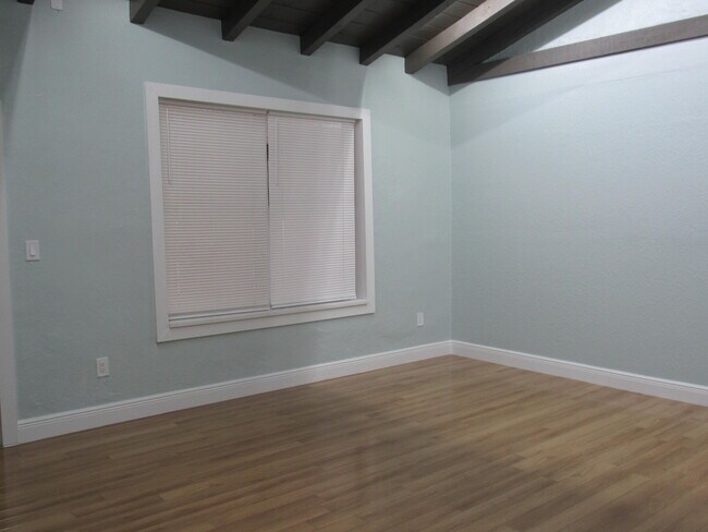 Foto del edificio - 4283 Cocoanut Rd