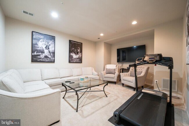 Foto del edificio - 7822 Tilghman St