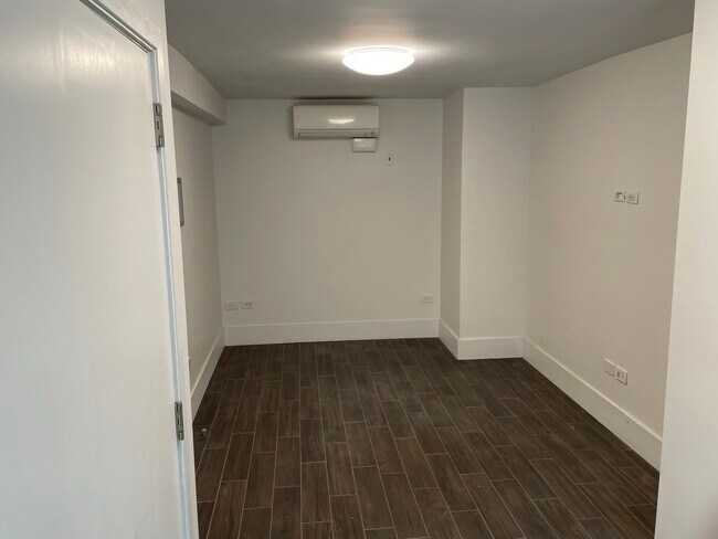 Foto del edificio - 125 E 83rd St