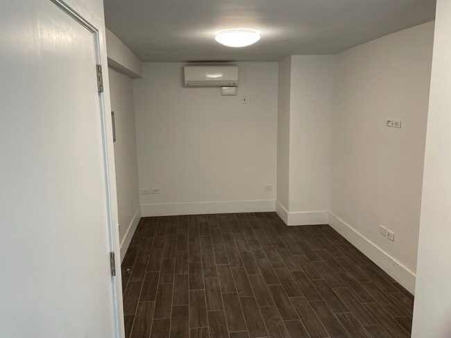 Building Photo - 125 E 83rd St