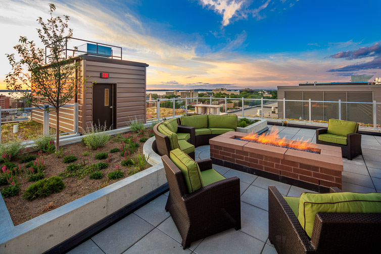 Rooftop Firepit - Yugo Madison Lux