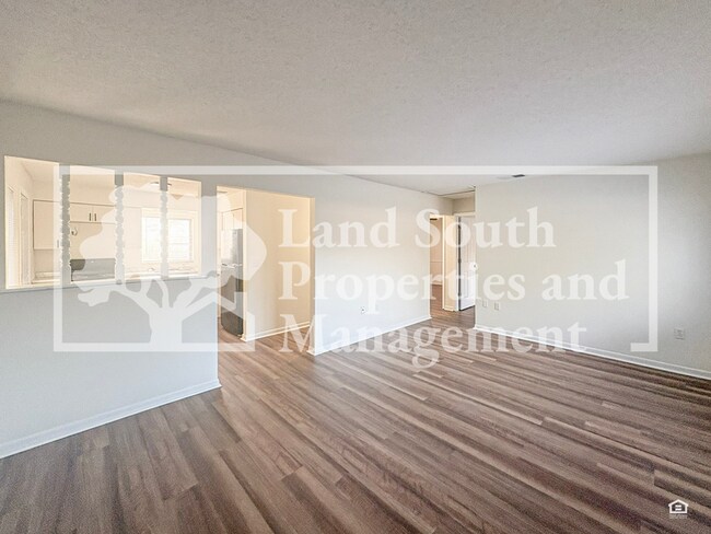 Building Photo - 105 Rosalynn Cir