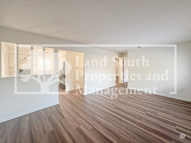 Foto del edificio - 105 Rosalynn Cir